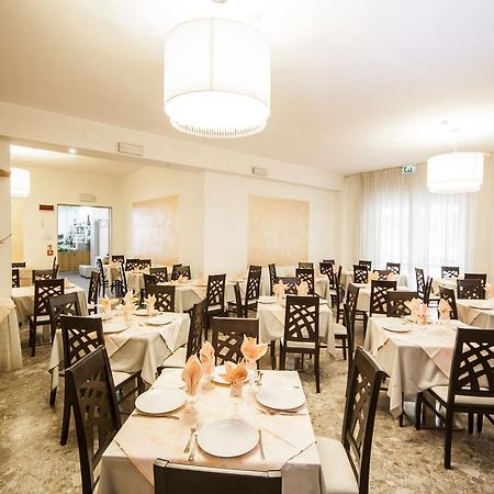 Hotel Marilonda リミニ エクステリア 写真
