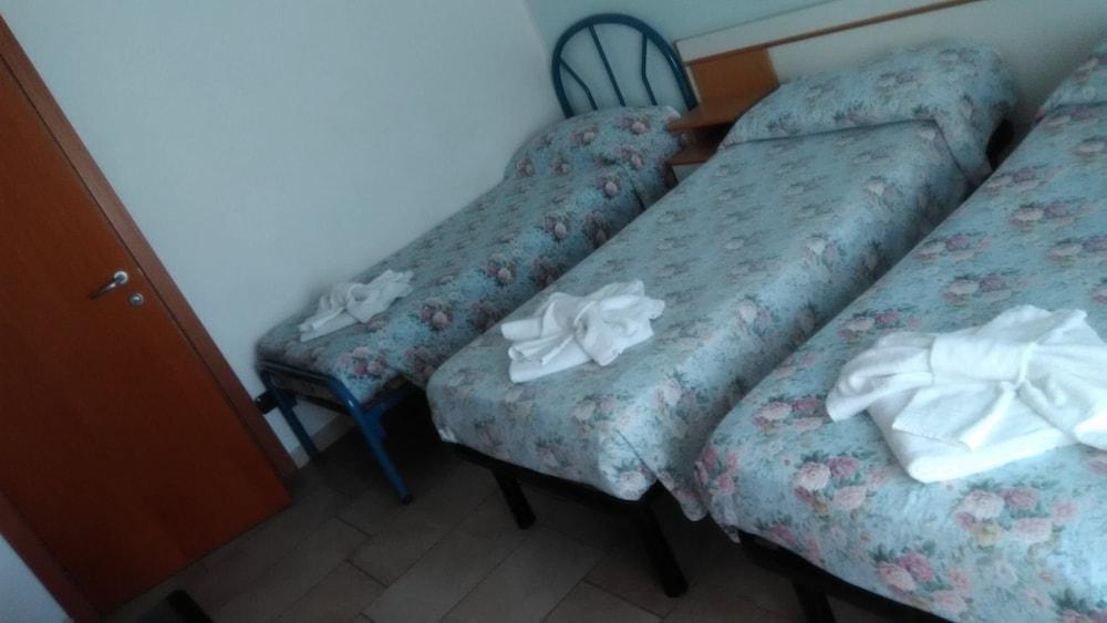 Hotel Marilonda リミニ エクステリア 写真