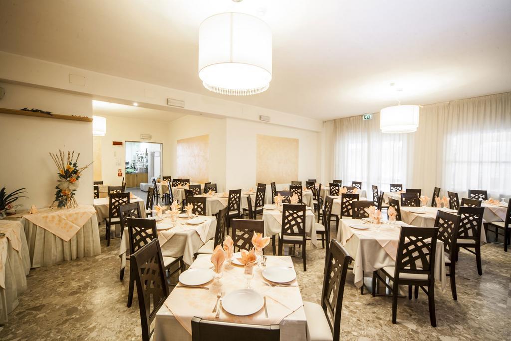 Hotel Marilonda リミニ エクステリア 写真